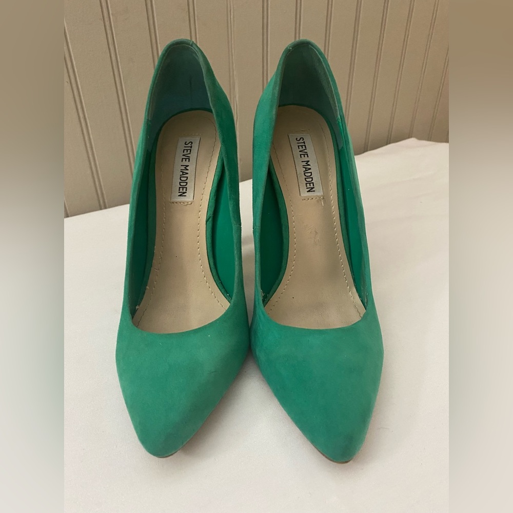 Steve Madden green Intrude suede pumps size 8